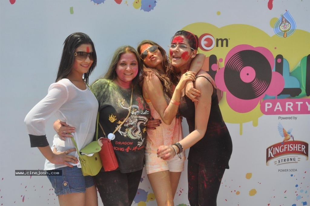 Bollywood Celebrities Celebrates Holi - 145 / 178 photos
