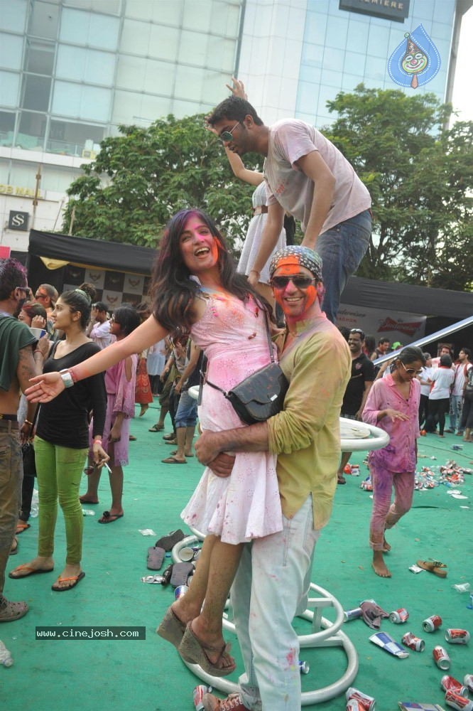 Bollywood Celebrities Celebrates Holi - 152 / 178 photos