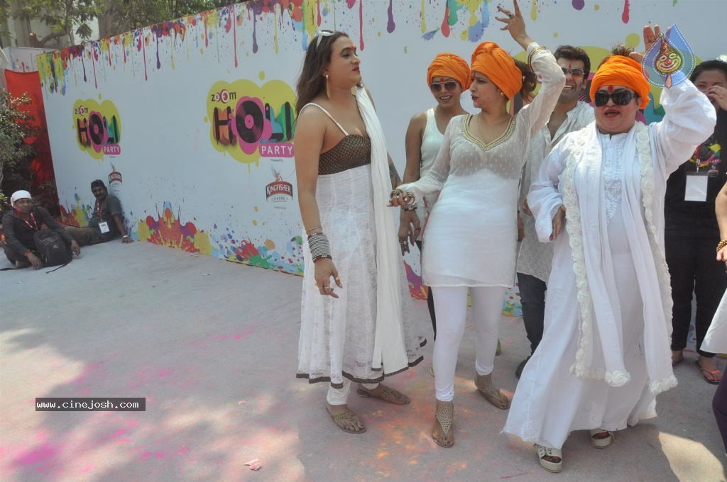 Bollywood Celebrities Celebrates Holi - 153 / 178 photos