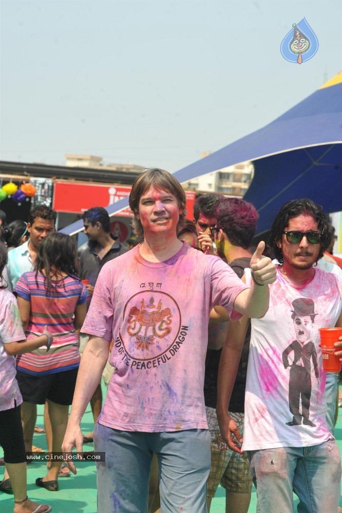 Bollywood Celebrities Celebrates Holi - 156 / 178 photos