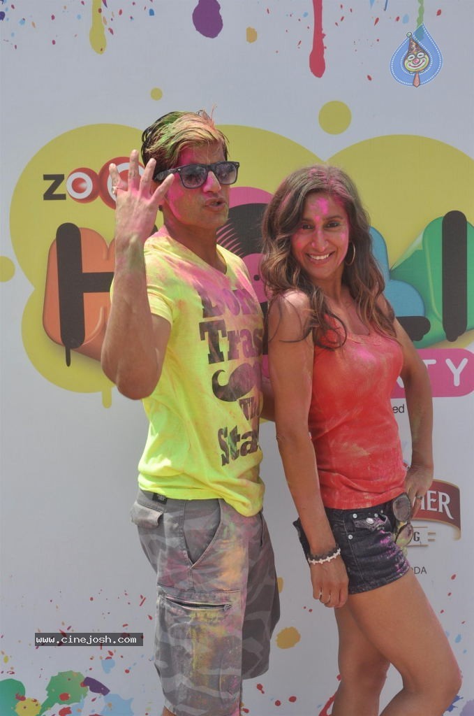 Bollywood Celebrities Celebrates Holi - 162 / 178 photos