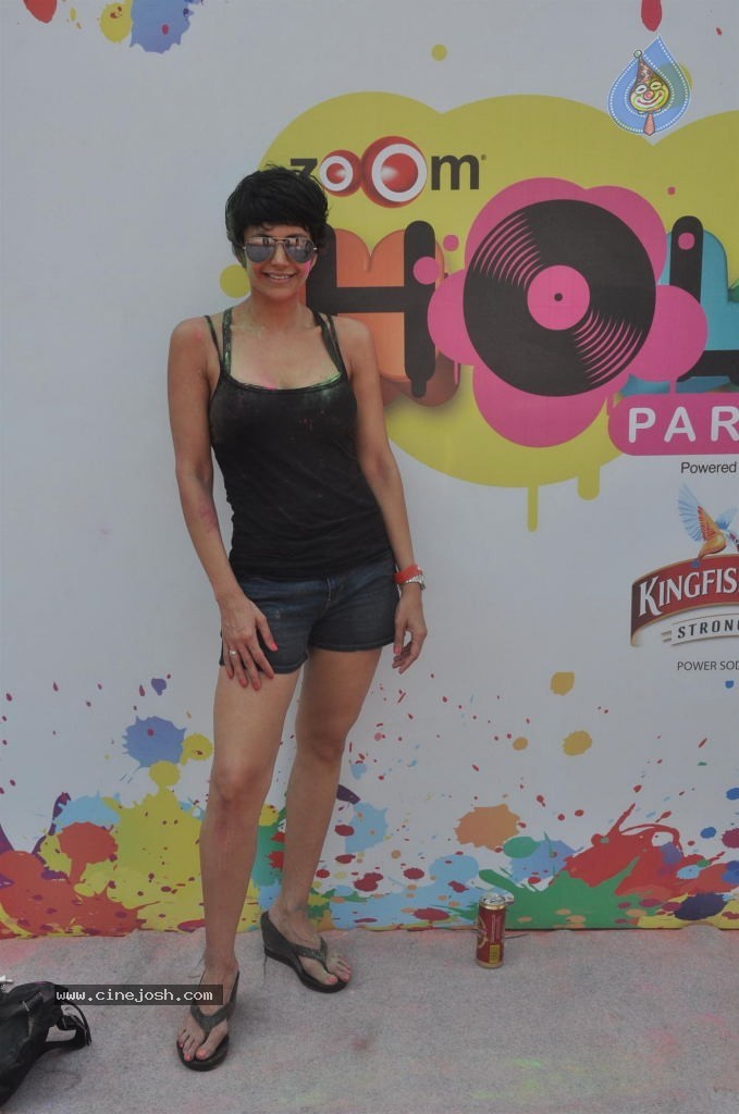 Bollywood Celebrities Celebrates Holi - 171 / 178 photos