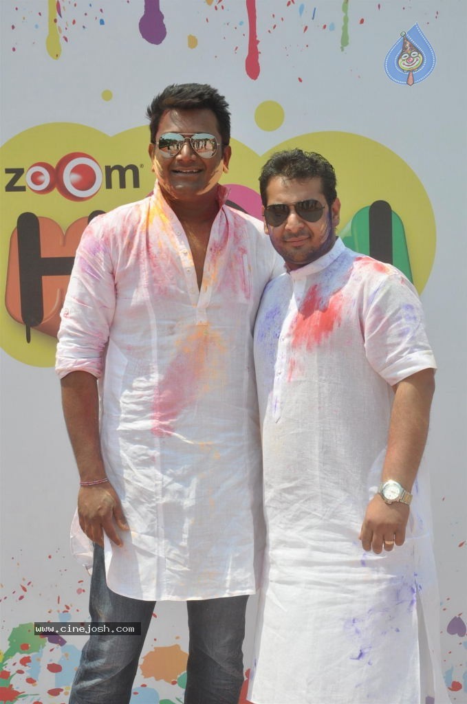 Bollywood Celebrities Celebrates Holi - 175 / 178 photos