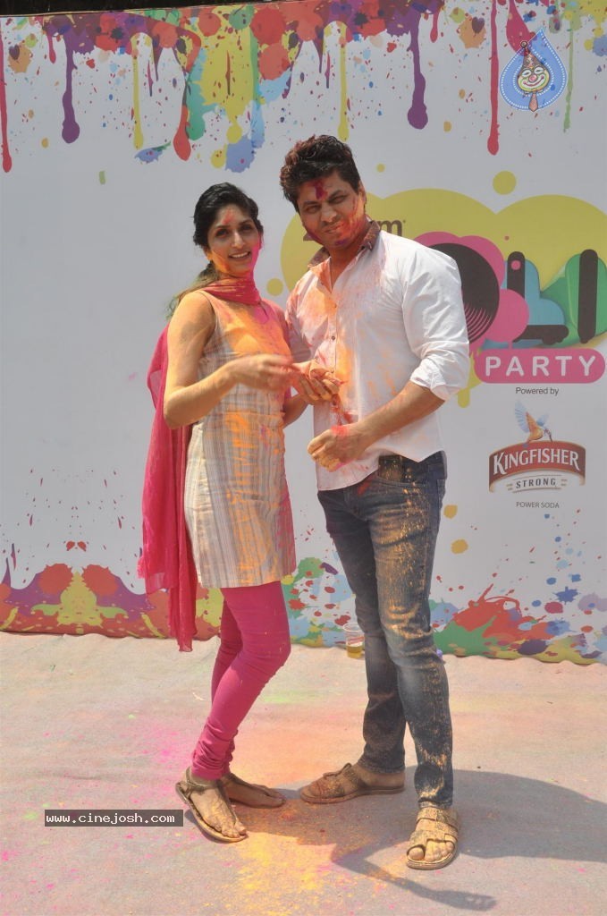 Bollywood Celebrities Celebrates Holi - 176 / 178 photos