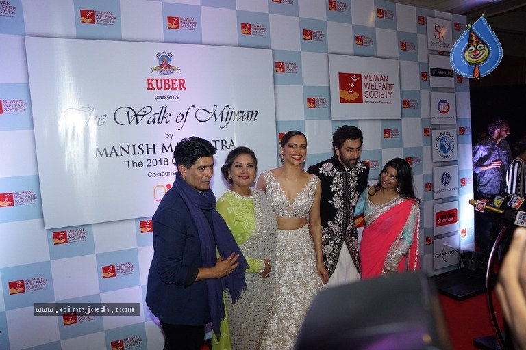 Bollywood Celebrities Ramp Walk At The Mijwan Fashion Show 2018 - 4 / 19 photos