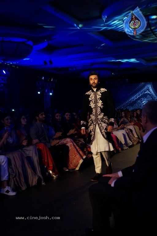 Bollywood Celebrities Ramp Walk At The Mijwan Fashion Show 2018 - 8 / 19 photos