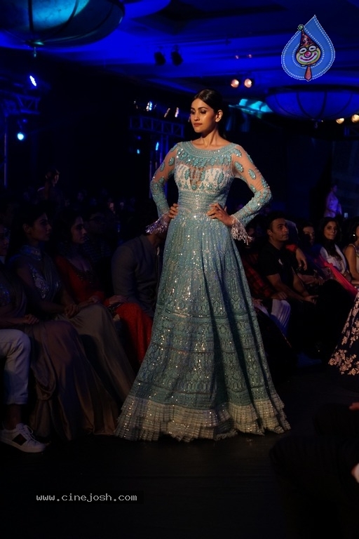 Bollywood Celebrities Ramp Walk At The Mijwan Fashion Show 2018 - 9 / 19 photos