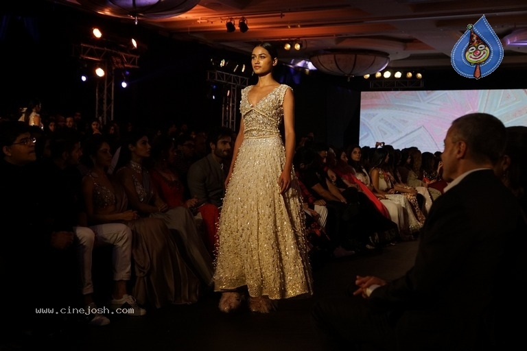 Bollywood Celebrities Ramp Walk At The Mijwan Fashion Show 2018 - 19 / 19 photos