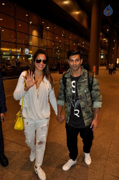 Bollywood Celebrities Spotted at Airport - 2 / 34 photos
