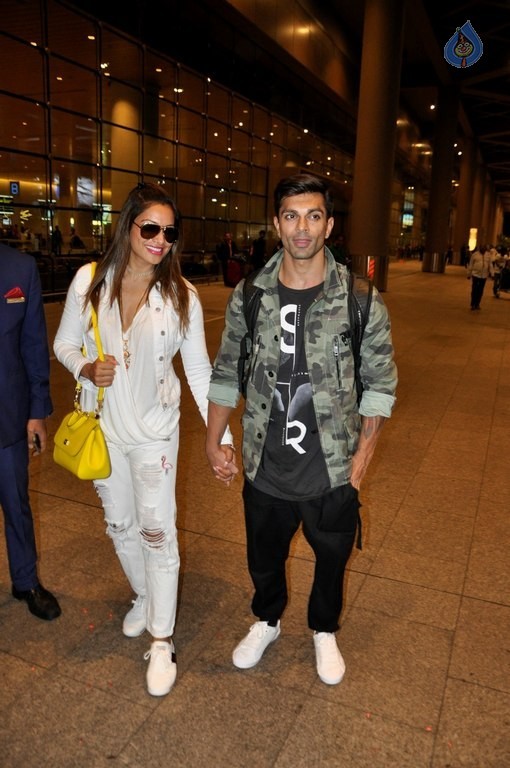 Bollywood Celebrities Spotted at Airport - 24 / 34 photos