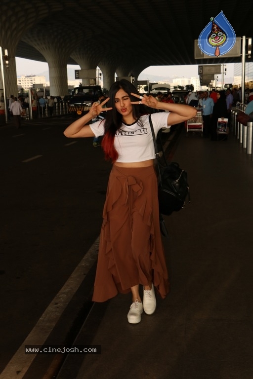 Bollywood Celebrities Spotted at Airport - 26 / 39 photos