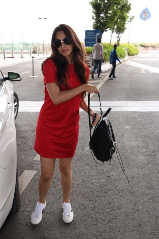 Bollywood Celebrities Spotted at Airport - 11 / 63 photos