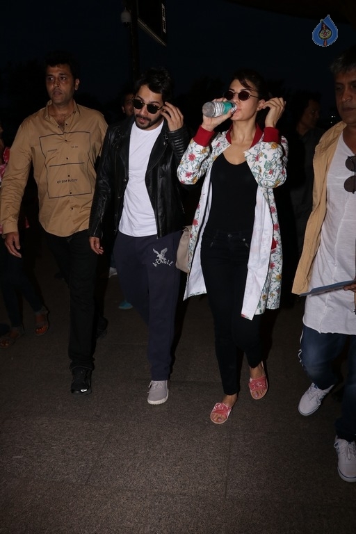 Bollywood Celebrities Spotted at Airport - 2 / 21 photos