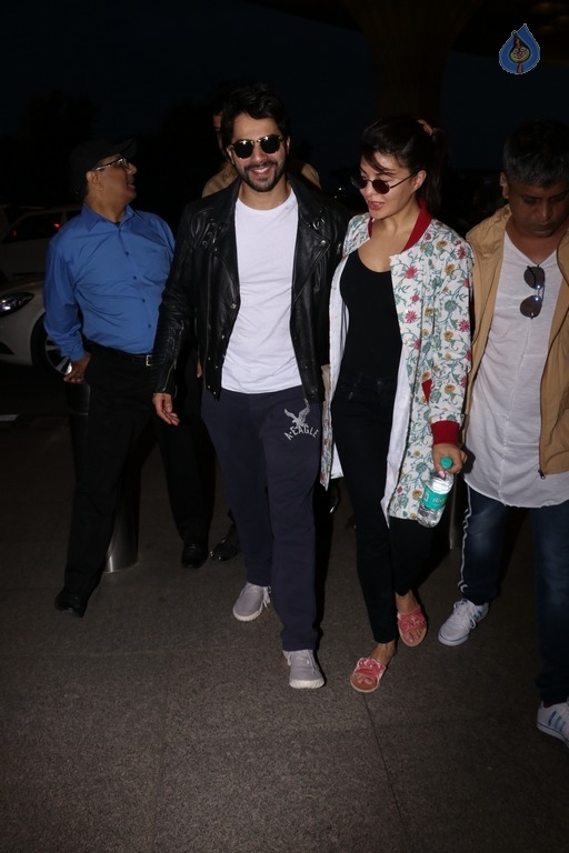 Bollywood Celebrities Spotted at Airport - 4 / 21 photos