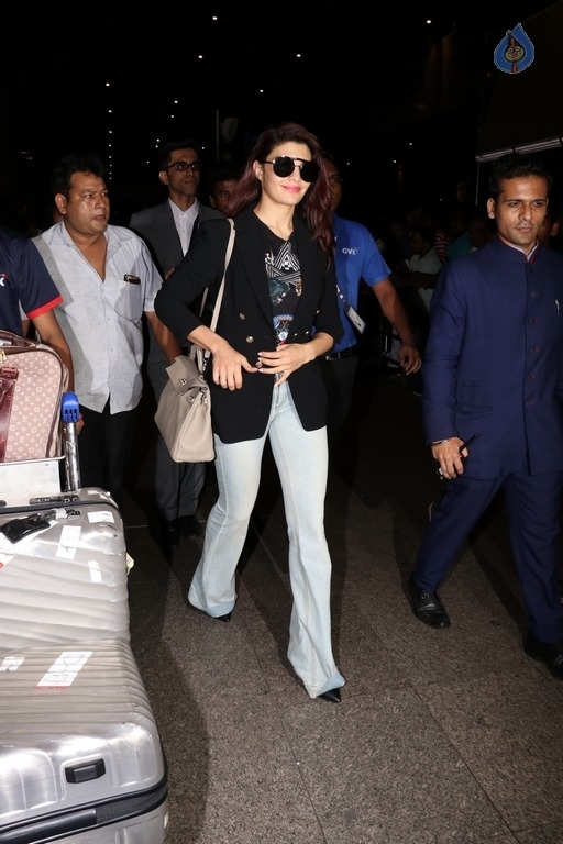 Bollywood Celebrities Spotted at Airport - 9 / 21 photos