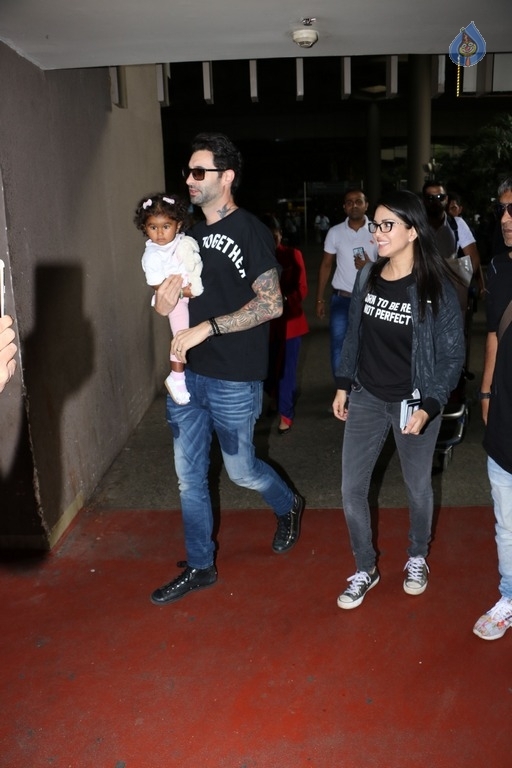 Bollywood Celebrities Spotted at Airport - 21 / 21 photos