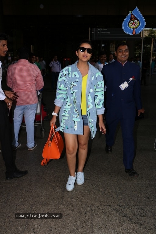 Bollywood Celebrities Spotted at Airport - 25 / 34 photos