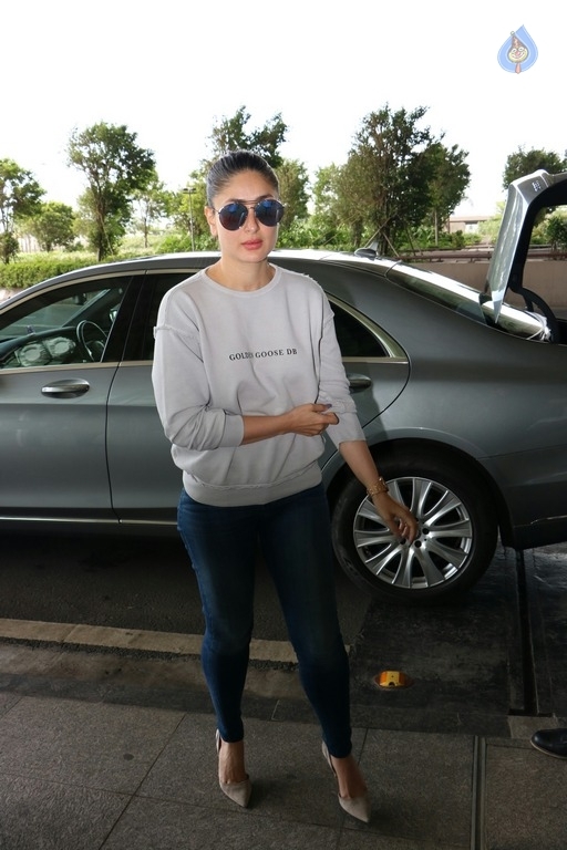 Bollywood Celebrities Spotted at Airport Photos - 11 / 27 photos