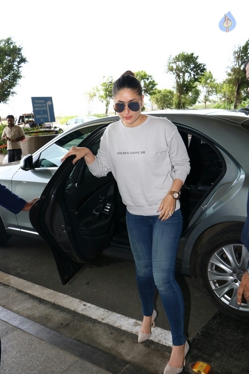 Bollywood Celebrities Spotted at Airport Photos - 18 / 27 photos