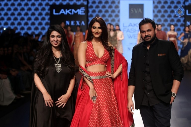 Bollywood Celebrities Walk the Ramp For LFW Winter Festive 2017 - 43 / 55 photos