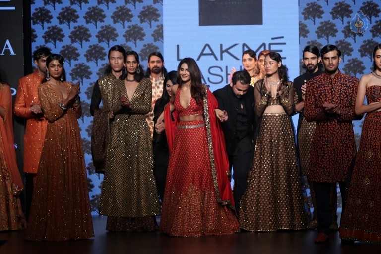 Bollywood Celebrities Walk the Ramp For LFW Winter Festive 2017 - 51 / 55 photos