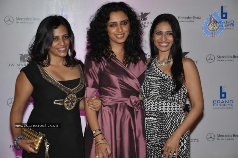 Bollywood Celebs at Paris Hilton Party - 51 / 82 photos