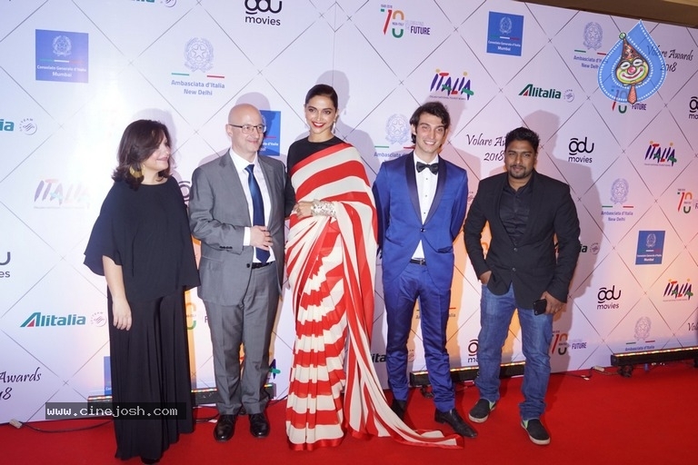 Bollywood celebs At Red Carpet Of Volare Awards 2018 - 6 / 21 photos