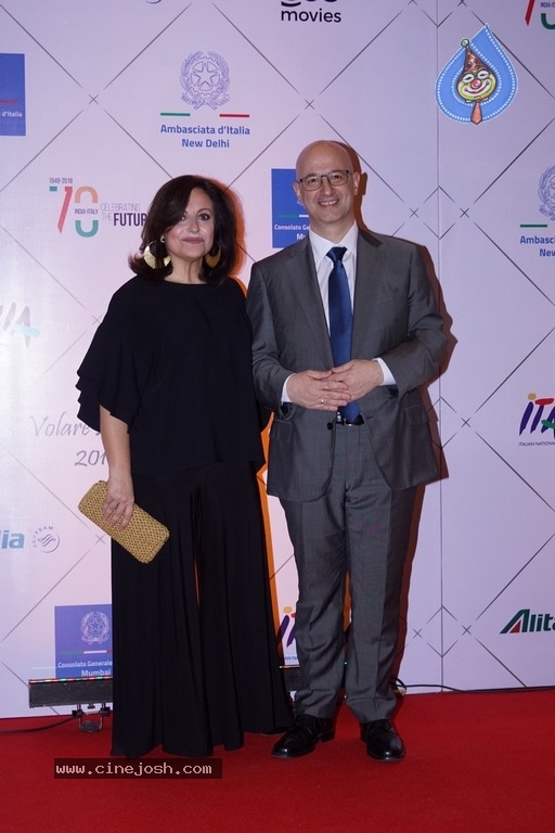 Bollywood celebs At Red Carpet Of Volare Awards 2018 - 7 / 21 photos