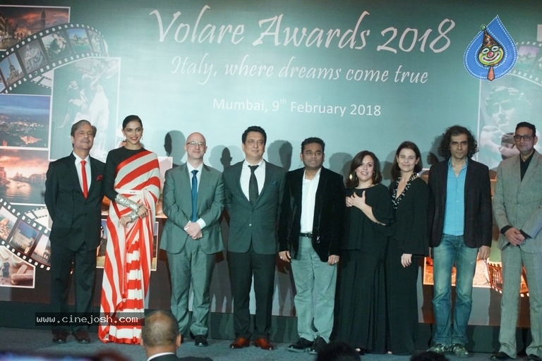 Bollywood celebs At Red Carpet Of Volare Awards 2018 - 14 / 21 photos