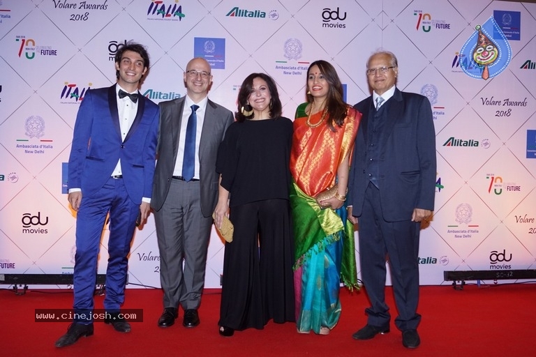 Bollywood celebs At Red Carpet Of Volare Awards 2018 - 15 / 21 photos
