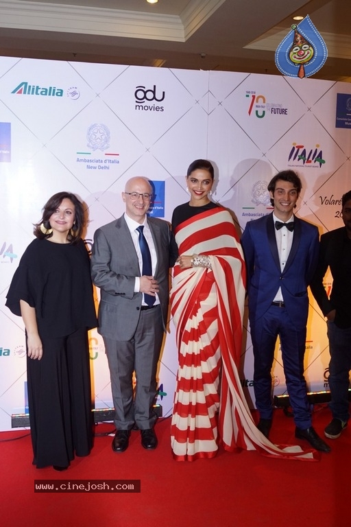 Bollywood celebs At Red Carpet Of Volare Awards 2018 - 16 / 21 photos