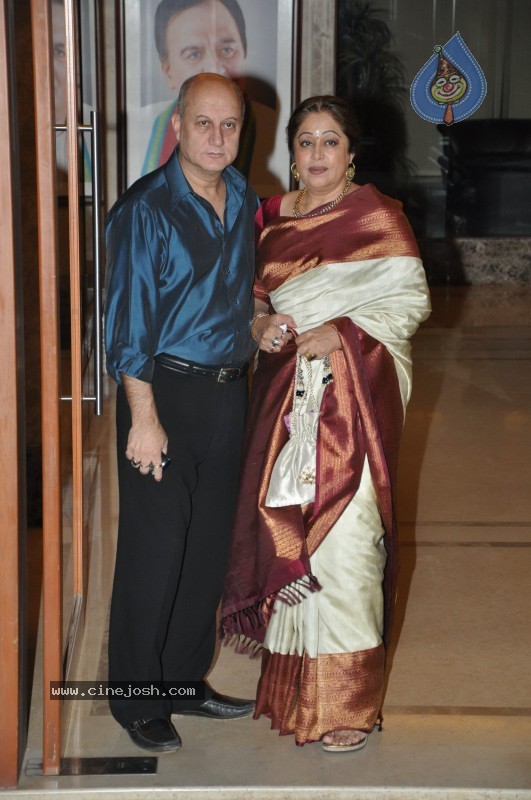 Bollywood Celebs at Sanjay Dutt's Wedding Anniversary Party - 12 / 42 photos