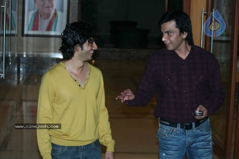 Bollywood Celebs at Sanjay Dutt's Wedding Anniversary Party - 27 / 42 photos