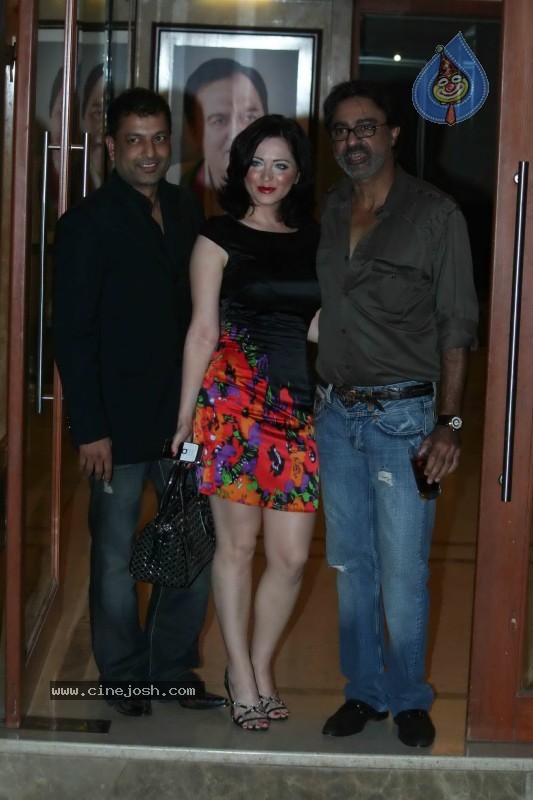 Bollywood Celebs at Sanjay Dutt's Wedding Anniversary Party - 30 / 42 photos