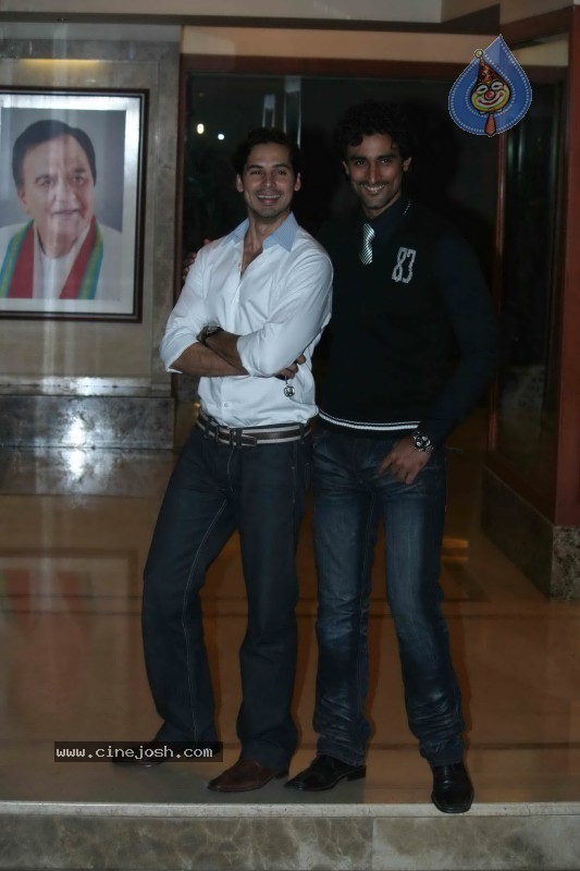 Bollywood Celebs at Sanjay Dutt's Wedding Anniversary Party - 36 / 42 photos