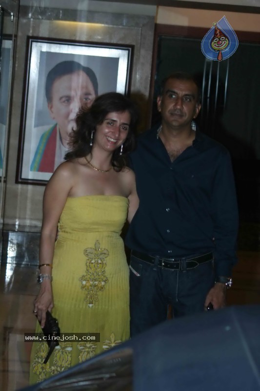 Bollywood Celebs at Sanjay Dutt's Wedding Anniversary Party - 39 / 42 photos