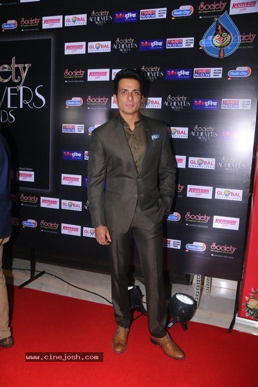 Bollywood Celebs Attend Society Achievers Awards 2018 - 3 / 20 photos