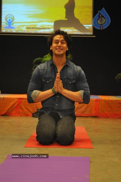 Bollywood Celebs Celebrates International Yoga Day - 6 / 76 photos