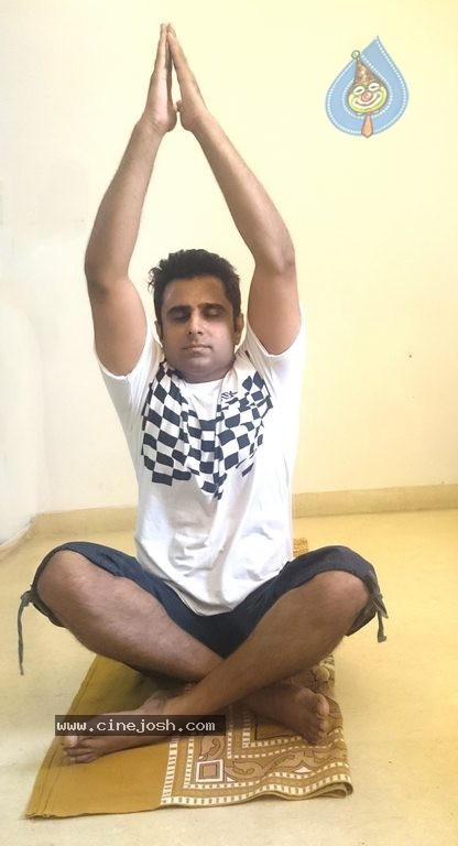 Bollywood Celebs Celebrates International Yoga Day - 62 / 76 photos