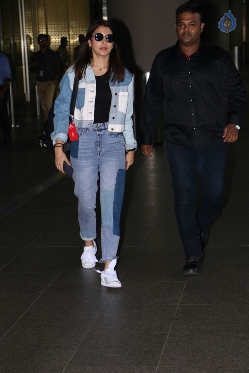 Bollywood Heroines Spotted at Airport - 14 / 26 photos