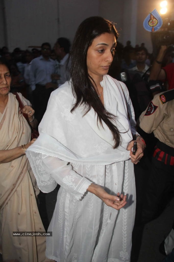 Bollywood Pays Tribute to Dev Anand - 29 / 69 photos