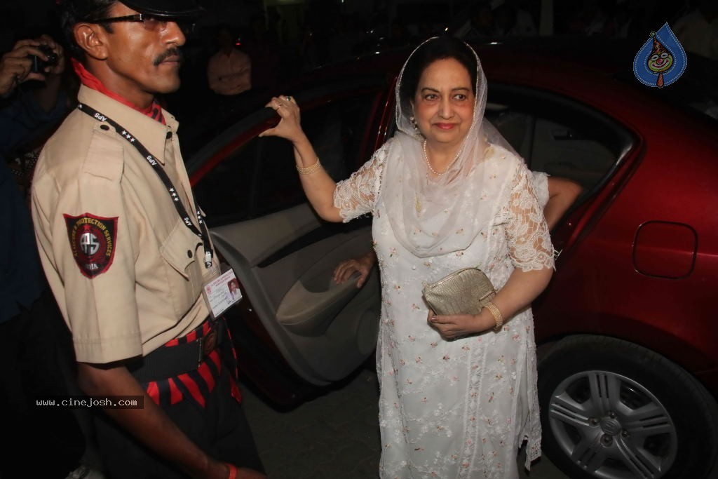 Bollywood Pays Tribute to Dev Anand - 34 / 69 photos