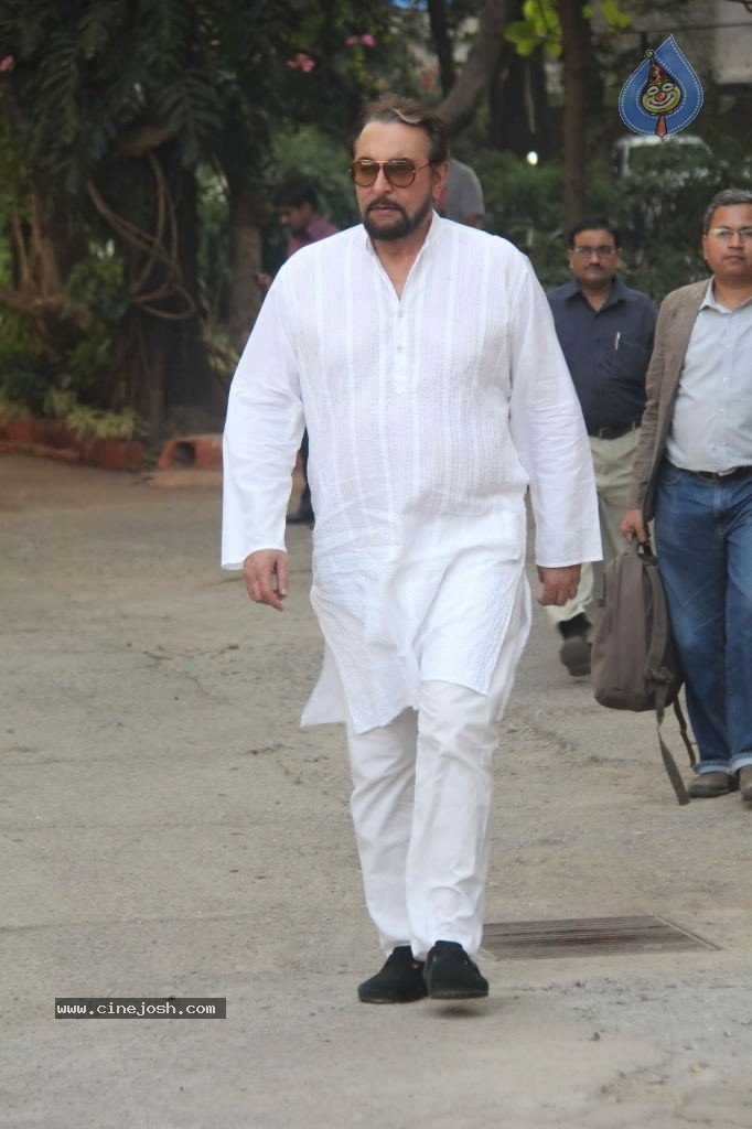 Bollywood Pays Tribute to Dev Anand - 52 / 69 photos