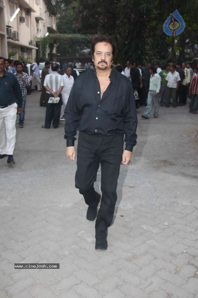 Bollywood Pays Tribute to Dev Anand - 55 / 69 photos