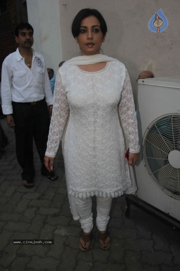 Bollywood Pays Tribute to Dev Anand - 56 / 69 photos