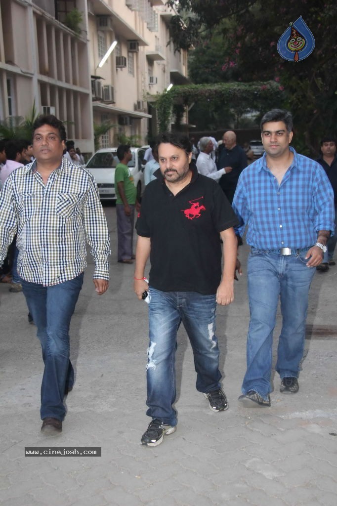 Bollywood Pays Tribute to Dev Anand - 67 / 69 photos