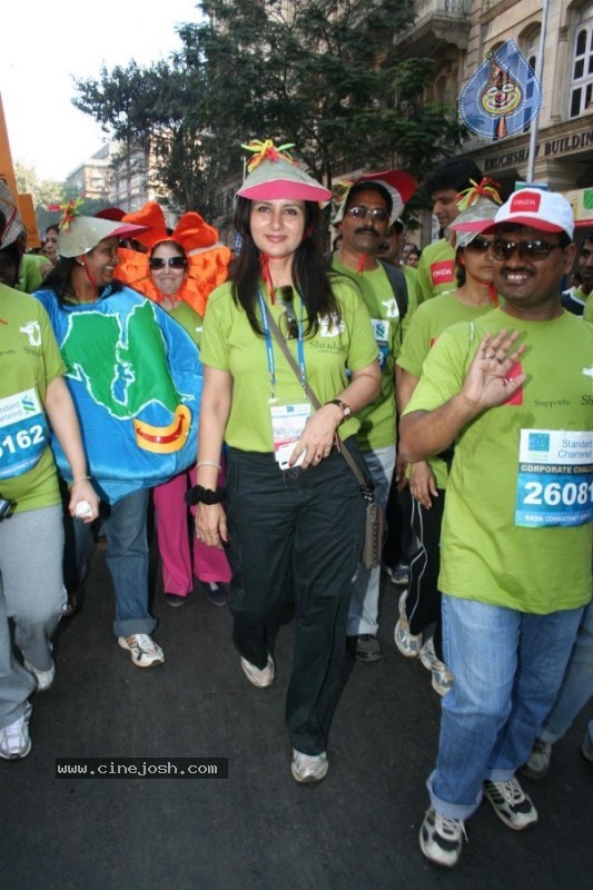 Bollywood Runs For 7th Standard Chartered Mumbai Marathon - 1 / 36 photos