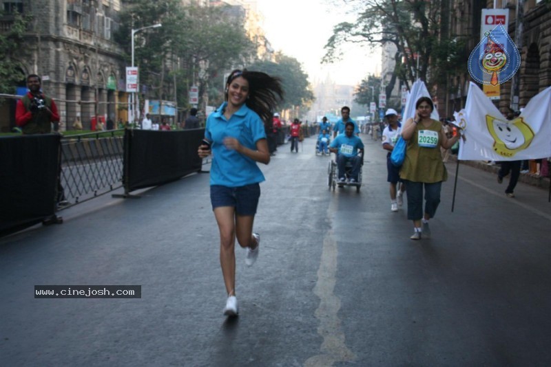 Bollywood Runs For 7th Standard Chartered Mumbai Marathon - 7 / 36 photos