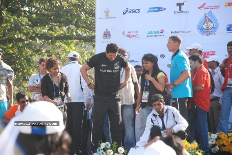 Bollywood Runs For 7th Standard Chartered Mumbai Marathon - 11 / 36 photos