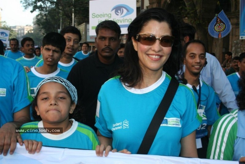 Bollywood Runs For 7th Standard Chartered Mumbai Marathon - 26 / 36 photos
